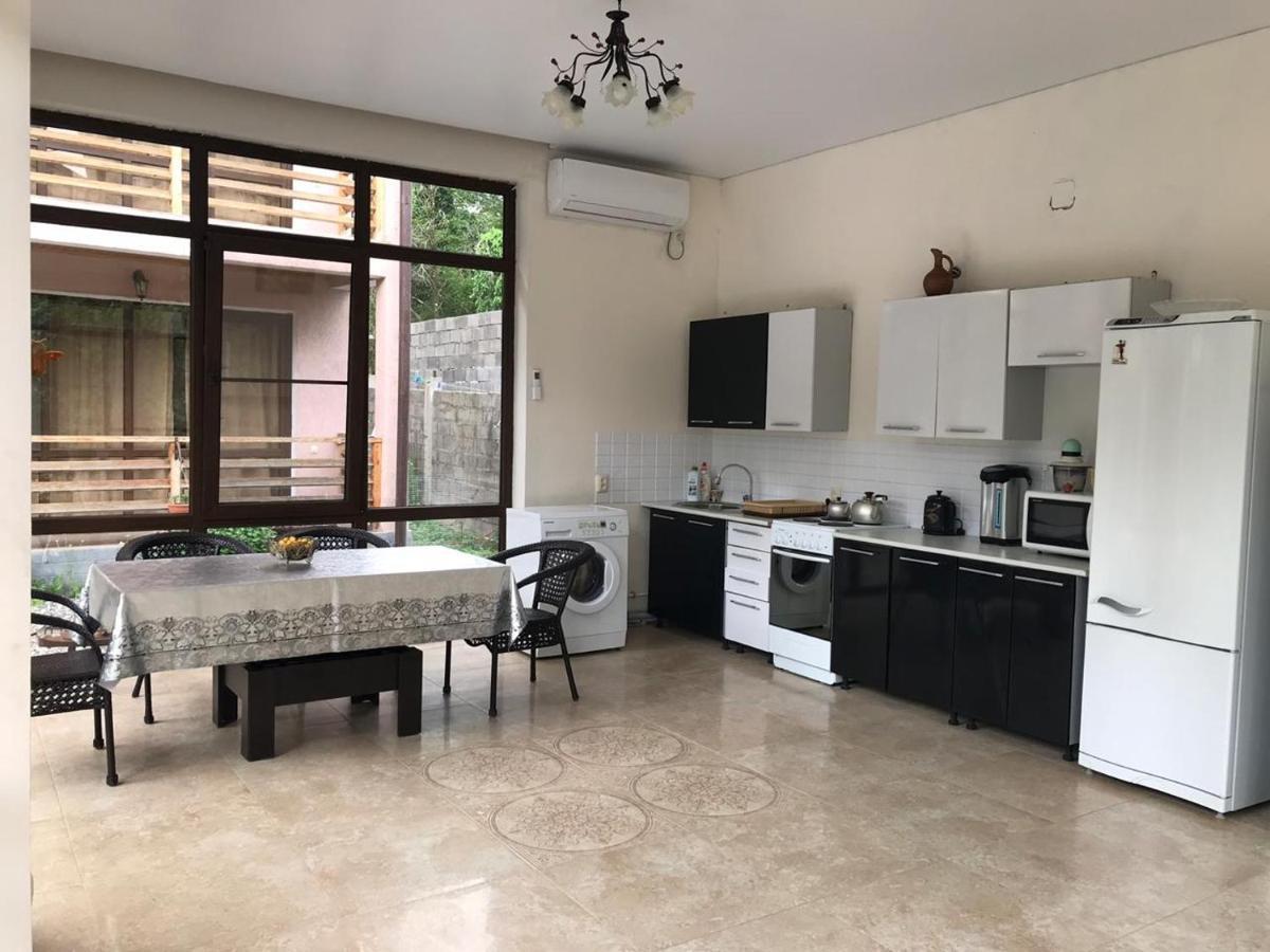 Гостевой Дом "Уют У Тумановых" Pizunda Extérieur photo