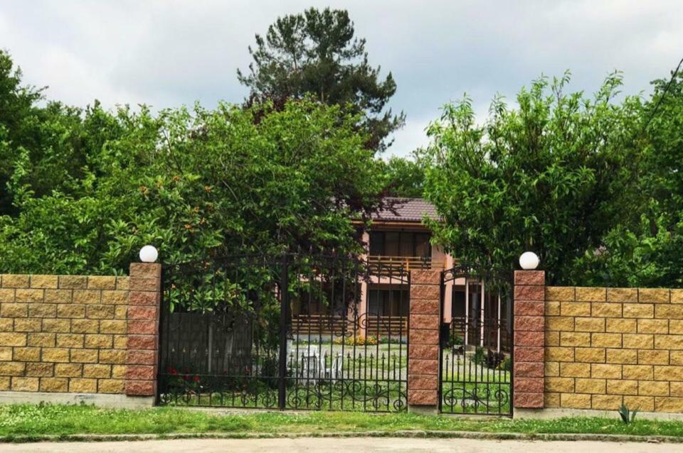 Гостевой Дом "Уют У Тумановых" Pizunda Extérieur photo