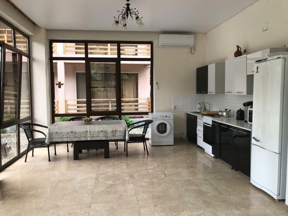 Гостевой Дом "Уют У Тумановых" Pizunda Extérieur photo